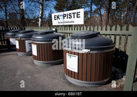 Votre disposition un point de collecte de matériaux recyclables ( Ekopiste écopoints en finnois ) , Finlande Banque D'Images