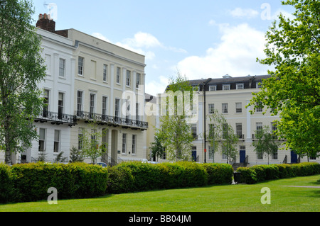 Une vue d'angle de 'Imperial Gardens, Cheltenham, Gloucestershire, Angleterre Banque D'Images