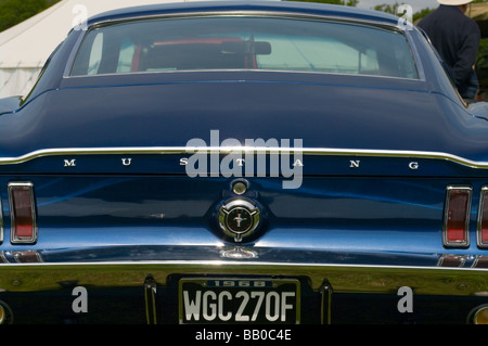 Arrière d'une Ford Mustang 1968 Bleue Banque D'Images