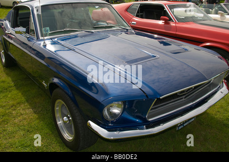 1968 Ford Mustang bleu Banque D'Images