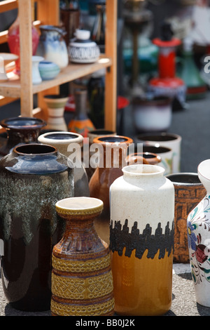 La poterie des années 70 en vente à Gloucester Antiques & Collectibles juste Banque D'Images