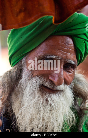 Ancien musulman à Nizamuddin culte à Delhi Inde Banque D'Images