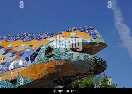 En sculpture Dragon Antoni Gaudis Parc Güell, Barcelone Espagne Banque D'Images