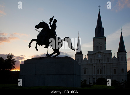 La Nouvelle Orléans en Louisiane une statue du général Andrew Jackson de Jackson Square en face de la cathédrale St Louis Banque D'Images