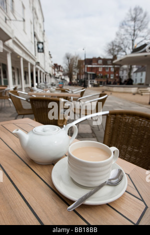 Le thé de l'après-midi sur l'Pantiles à Royal Tunbridge Wells Banque D'Images