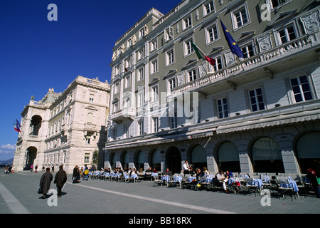 Italie, Friuli Venezia Giulia, Trieste, Piazza dell'Unità d'Italia, Caffè degli Specchi Banque D'Images