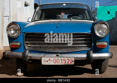 Vieux Taxi Peugeot à Harar en Ethiopie Banque D'Images