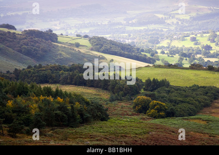 Vue sur la vallée de l'espoir dans le Peak District ci-dessous de Stanage Edge dans le Derbyshire Banque D'Images