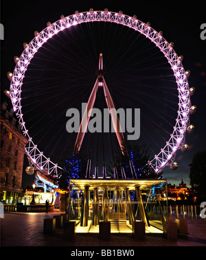 LONDRES, Royaume-Uni - 03 MAI 2009 : London Eye la nuit Banque D'Images