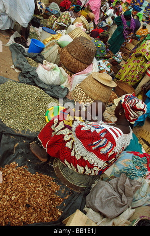 MALI, Djenné. Dans le marché du lundi de Djenné (RF) Banque D'Images