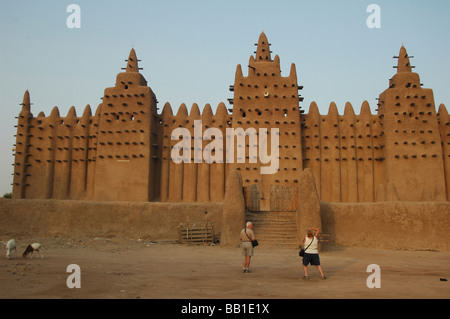 MALI, Djenné. La mosquée de Djenné en terre : le plus grand bâtiment en terre du monde (RF) Banque D'Images