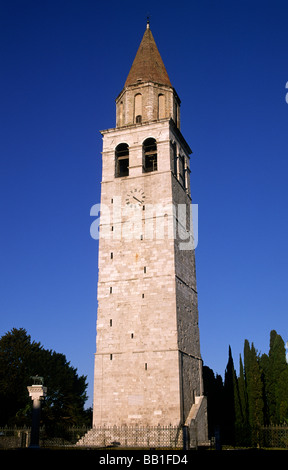 Italie, Friuli Venezia Giulia, Aquileia, clocher de la basilique Banque D'Images
