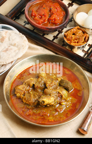 Mouton Pakku est un curry de mouton typique de la région du Sikkim curry qui est servi avec du riz cuit ou Selroti Banque D'Images