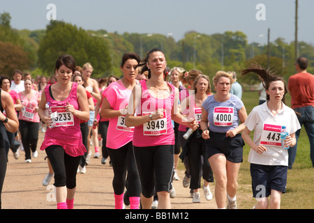 Race for Life'09, la recherche sur le cancer, Norwich, Norfolk show ground,groupe,TOURNANT,balade Banque D'Images