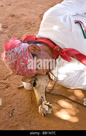 L'homme natif de danse danse de cérémonie costume au village de Mayo de Capomos l'extérieur d'El Fuerte dans l'état de Sinaloa au Mexique. Banque D'Images