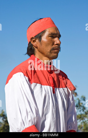 Les Indiens Tarahumara à mayas au Mexique Copper Canyon. Ces personnes timides portent encore le costume traditionnel. Banque D'Images