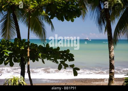 Le littoral de sable fin et de la jungle de la péninsule d'Osa le long du parc national Corcovado au Costa Rica. Banque D'Images