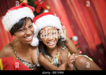 Mère et fille riant à Noël, Pietermaritzburg, province de KwaZulu-Natal, Afrique du Sud Banque D'Images