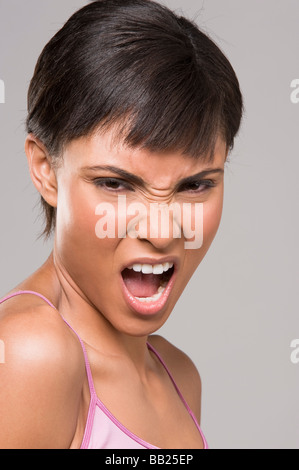 Portrait d'une femme criant Banque D'Images
