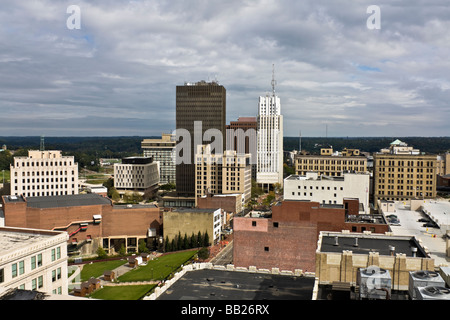 Akron Ohio downtown bâtiments vus au cours de jour nuageux Banque D'Images