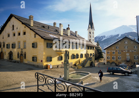 Haus Planta dans un style Engadine à Plaz ou Amsterdamscheveldlaan à Zuoz en vallée de l'Engadine Ober Grisons canton suisse Banque D'Images