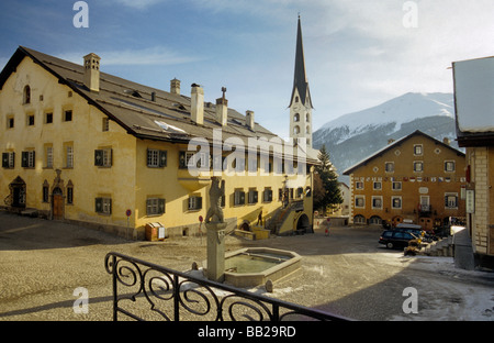 Haus Planta dans un style Engadine à Plaz ou Amsterdamscheveldlaan à Zuoz en vallée de l'Engadine Ober Grisons canton suisse Banque D'Images