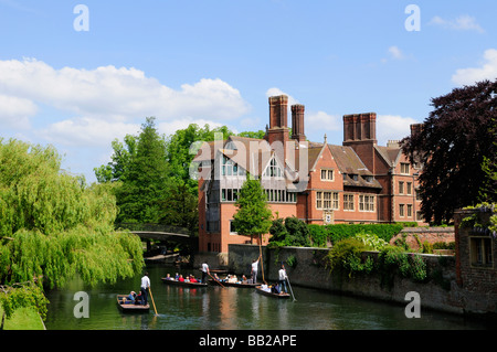 Promenades en barque sur la rivière Cam Cambridge Angleterre Uk Banque D'Images