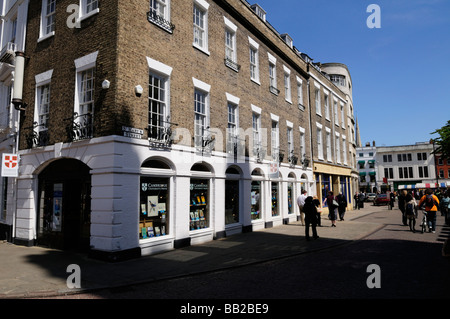 Scène de rue à St Marys St Cambridge Angleterre Uk Banque D'Images