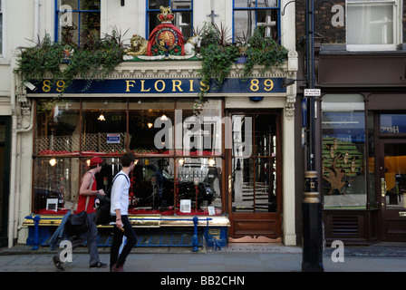 Détaillant d'articles de toilette gratuits et Floris accessoires dans Jermyn St St James London Banque D'Images