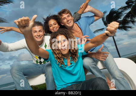 Portrait de quatre amis à joyeuse Banque D'Images