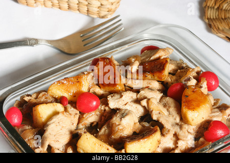 Khoresht-e Seib est un ragoût de viande avec pommes et fruits secs Banque D'Images