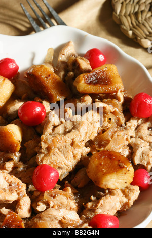 Khoresht-e Seib est un ragoût de viande avec pommes et fruits secs Banque D'Images