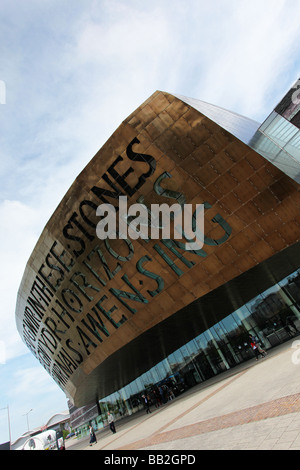 Le Wales Millennium Centre de Cardiff Bay Cardiff, Pays de Galles du sud, vue extérieure de eyecatching gallois architecture bâtiment Banque D'Images