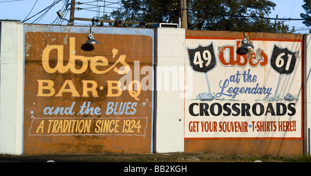 Inscrivez-vous publicité Abe's Bar B Q et la croisée des chemins en Clarksdale, Mississippi Banque D'Images