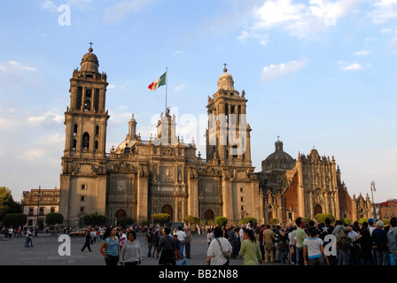 Catedral Metropolitana (cathédrale métropolitaine) dans el zocalo (place de la constitution) Mexico (Mexique). Banque D'Images