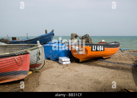 Bateaux de pêche sur la plage, Selsey Bill, West Sussex, Angleterre, Royaume-Uni Banque D'Images