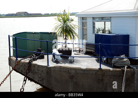 'Jardin' de péniche à Burnham-on-Crouch, Essex Banque D'Images