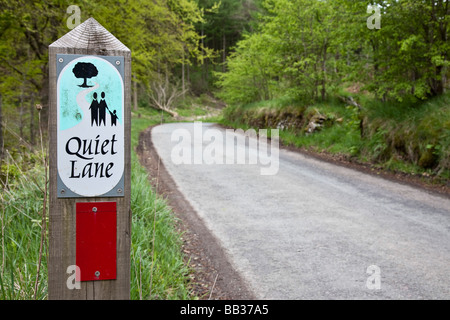 Ruelle tranquille signe. Macclesfield Forest, Macclesfield, Cheshire, Royaume-Uni. Banque D'Images