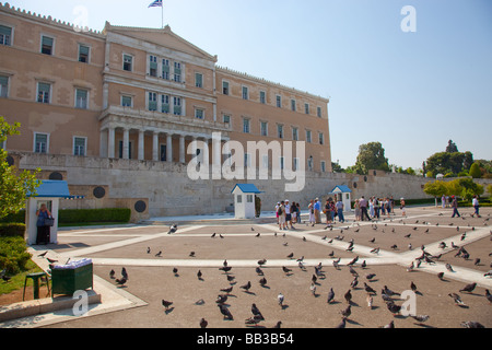 Le parlement hellénique est le Parlement de la Grèce, situé dans la Maison du Parlement, donnant sur la place Syntagma à Athènes, Banque D'Images