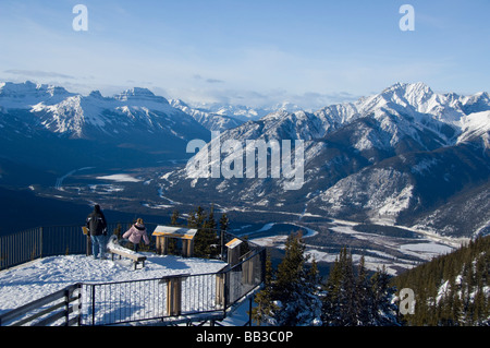 Le Canada, l'Alberta, Banff. Vue depuis le sommet du mont Sulphur. Un panorama de la vallée de la rivière Bow. Banque D'Images