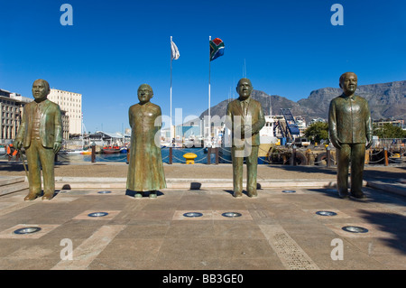 Des statues de dirigeants sud-africains au Victoria & Alfred Waterfront, Cape Town, Afrique du Sud. Banque D'Images