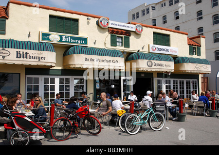 Le long bar allemand le long d'Ocean Front Walk Venice beach los angeles californie Banque D'Images