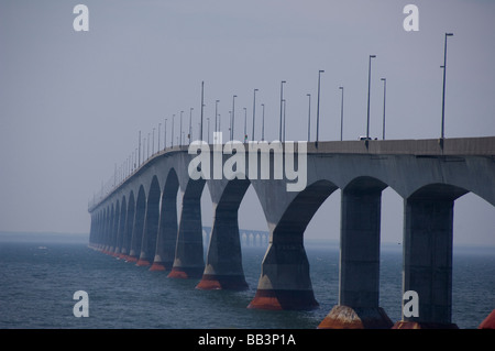 Le Canada, l'Île du Prince Édouard. Pont de la Confédération au détroit de Northumberland du Nouveau-Brunswick à l'Île-du- Prince-Édouard. Banque D'Images