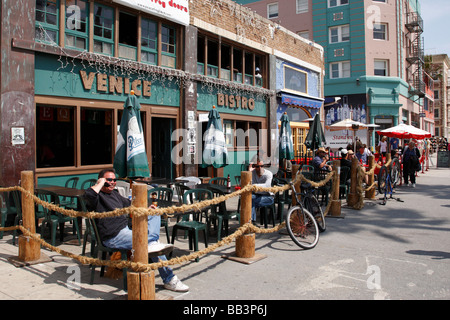 Extérieur de la Venise d'un bistro bar-restaurant très apprécié le long d'Ocean Front Walk Venice beach los angeles californie Banque D'Images