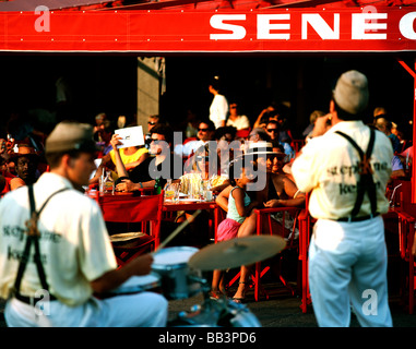 Restaurant Senequier au port de Saint Tropez sud de la France FR UE FRA France Provence Alpes Côte d Azur Département Var Banque D'Images