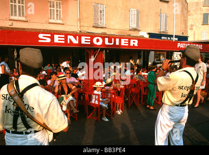 Restaurant Senequier au port de Saint Tropez sud de la France FR UE FRA France Provence Alpes Côte d'Azur Var saint tropez Banque D'Images