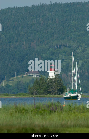 Le Canada, la Nouvelle-Écosse, l'île du Cap-Breton, Baddeck. Phare de Baddeck. Banque D'Images