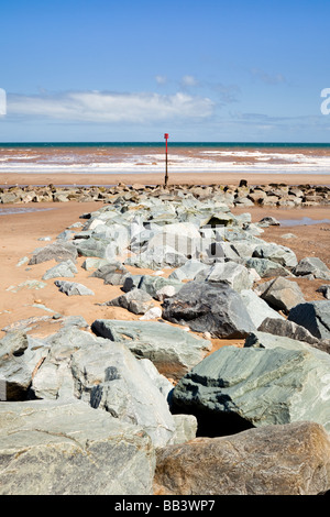 Défense de la mer - protection contre les rochers de granit pour la digue à Withernsea East Yorkshire Angleterre Royaume-Uni Banque D'Images