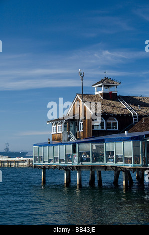 La Californie, San Diego. Seaport Village, Pier Cafe. Banque D'Images