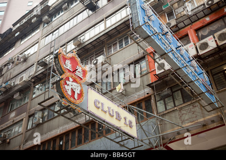 Les plaques de rue sont vus sur une rue de Kowloon à Hong Kong Banque D'Images